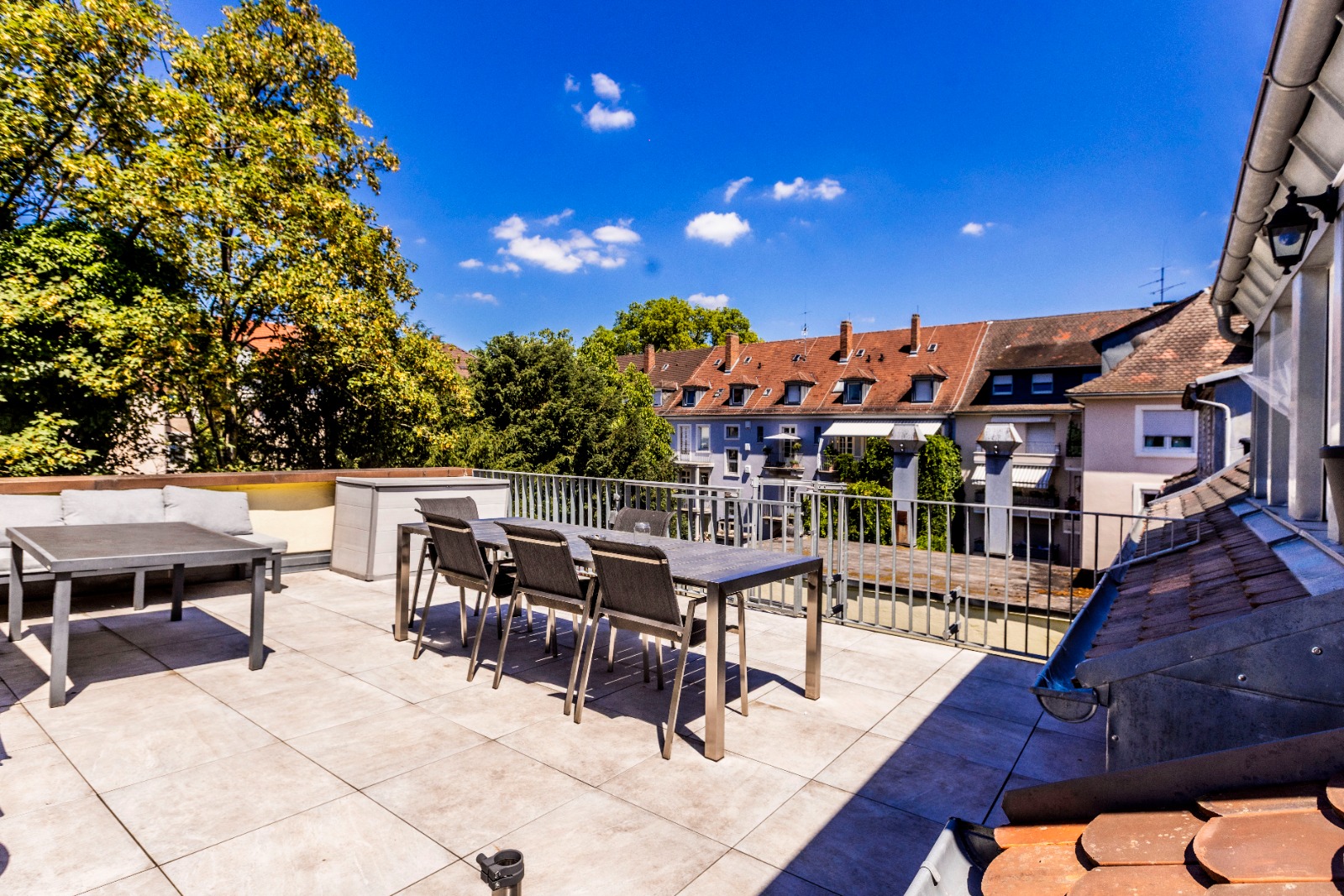 Dachterrasse einer Studenten WG in Karlsruhe
